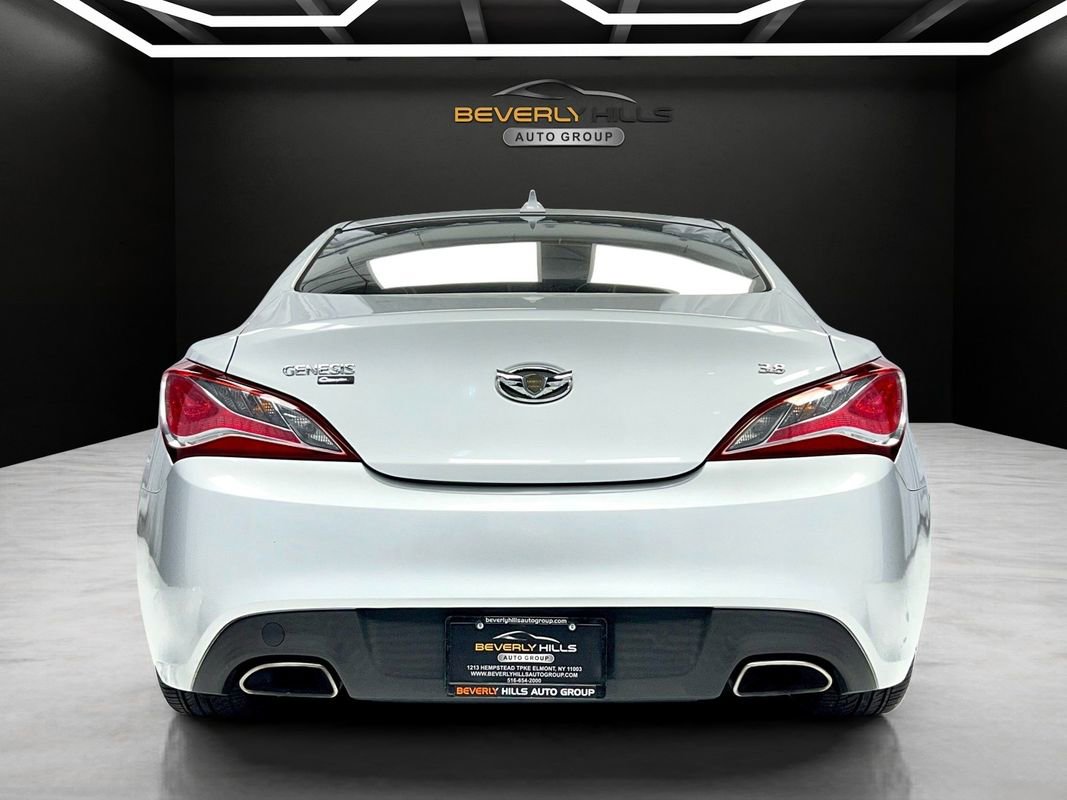 Used 2015 Hyundai Genesis 3.8 image 3