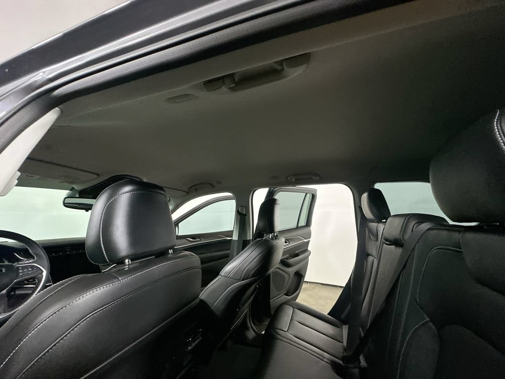 Used 2023 Jeep Grand Cherokee Limited RWD image 15