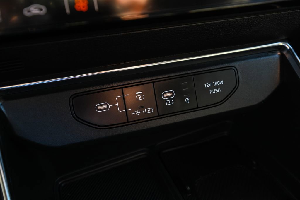 Used 2025 Kia Carnival SX Prestige image 34