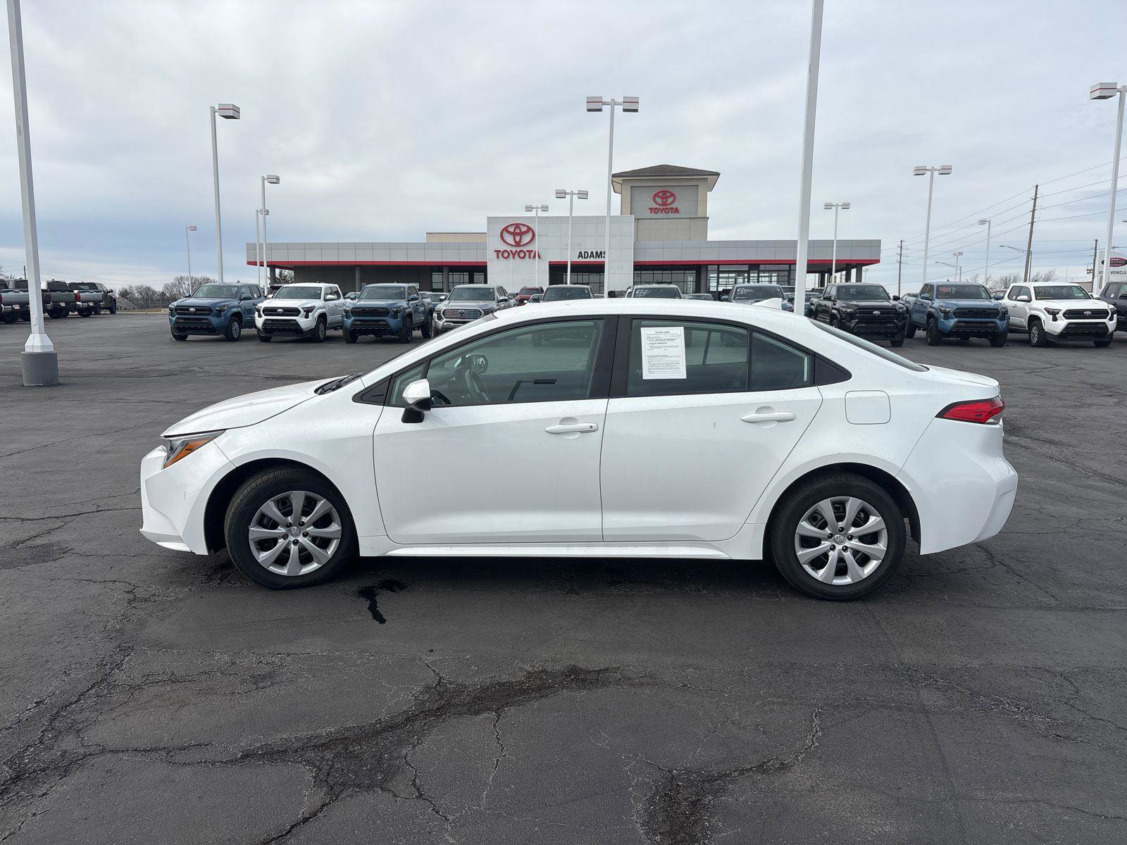 Used 2023 Toyota Corolla LE FWD image 4