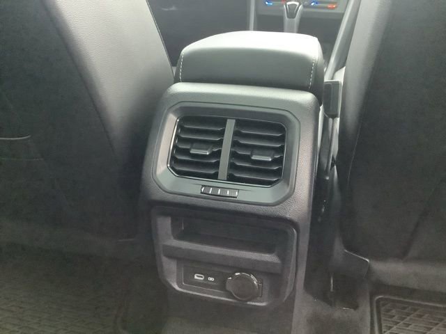 Used 2022 Volkswagen Tiguan SE R-Line image 26