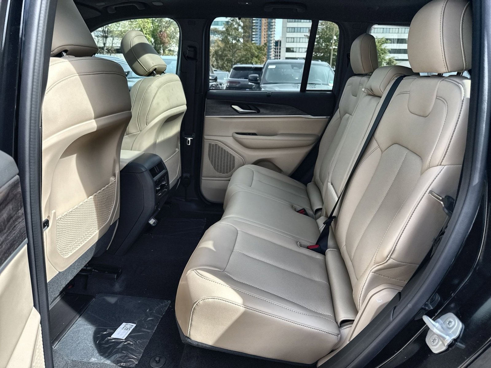 New 2025 Jeep Grand Cherokee Limited w/ Luxury Tech Group II image 25