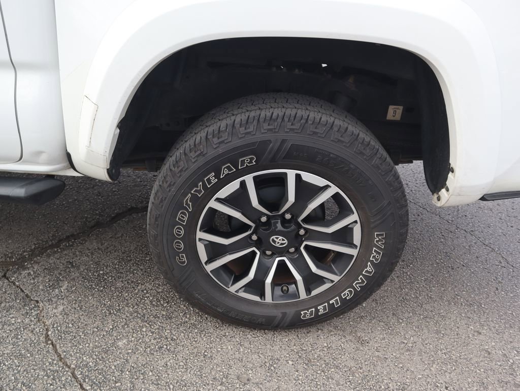 Used 2020 Toyota Tacoma TRD Sport image 9