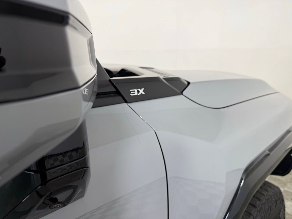 New 2025 GMC Hummer EV 3X w/ Extreme Off-Road Package image 32