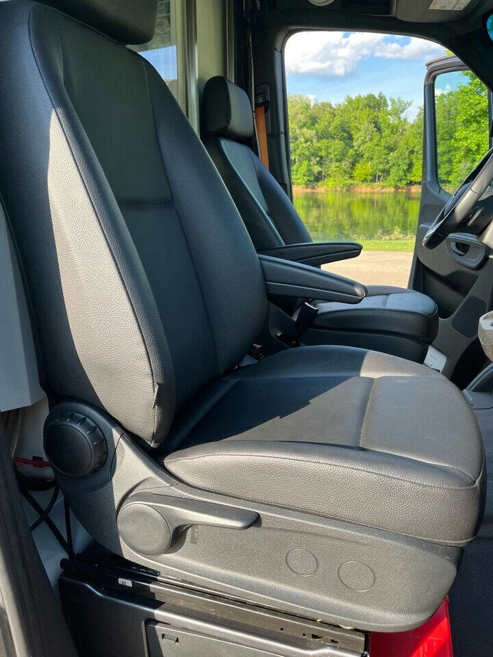 Used 2022 Mercedes-Benz Sprinter 4500 image 18