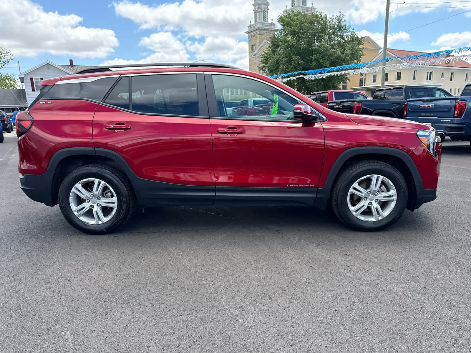 Used 2024 GMC Terrain SLE w/ Driver Convenience Package AWD/4WD image 4