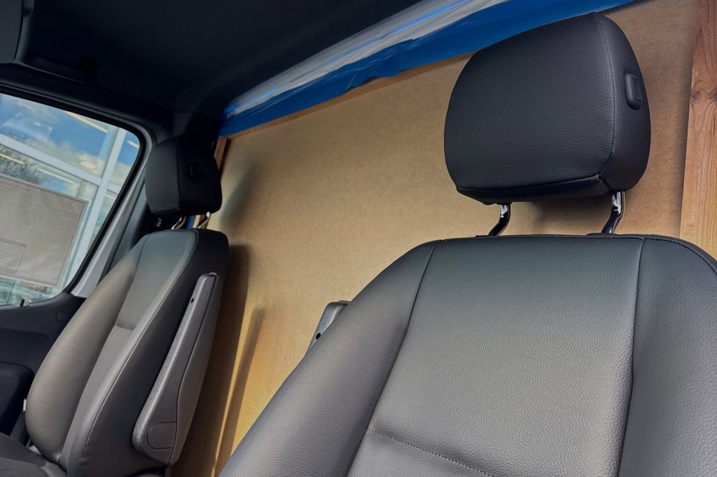 Used 2024 Mercedes-Benz Sprinter 4500 image 10