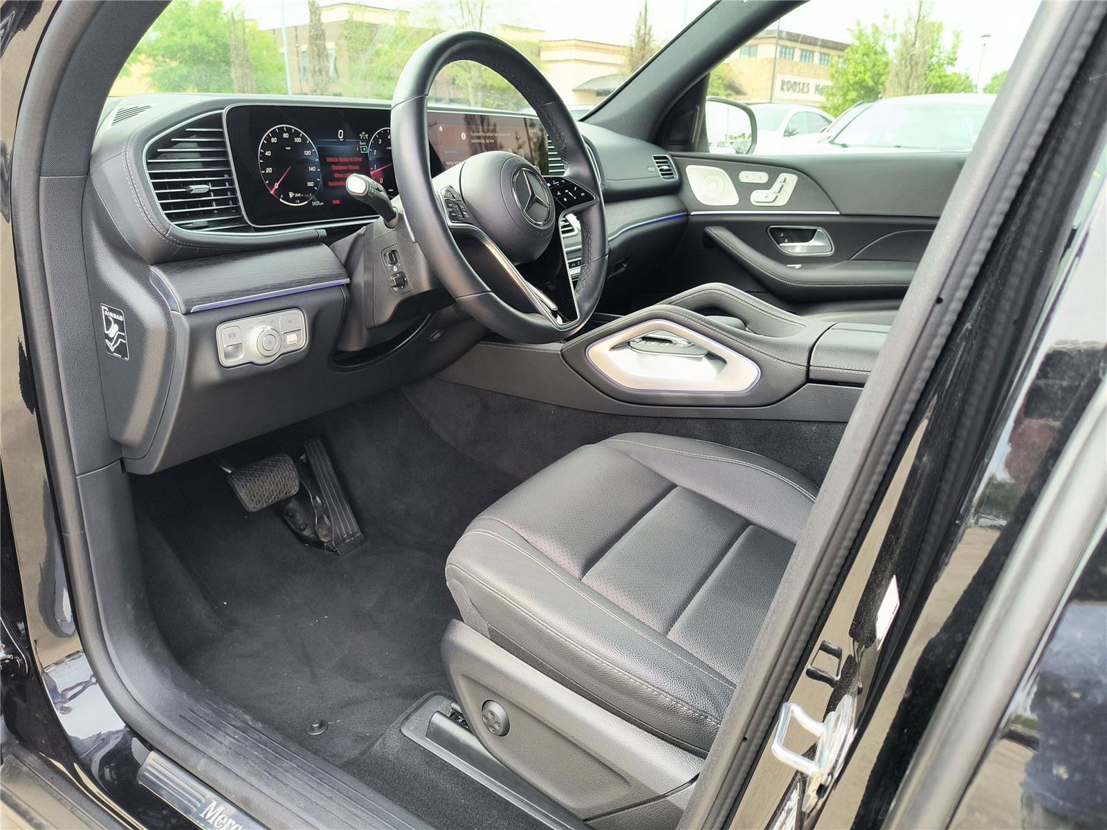 Used 2025 Mercedes-Benz GLS 450 4MATIC image 2