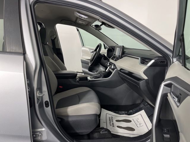 Used 2022 Toyota RAV4 XLE image 41