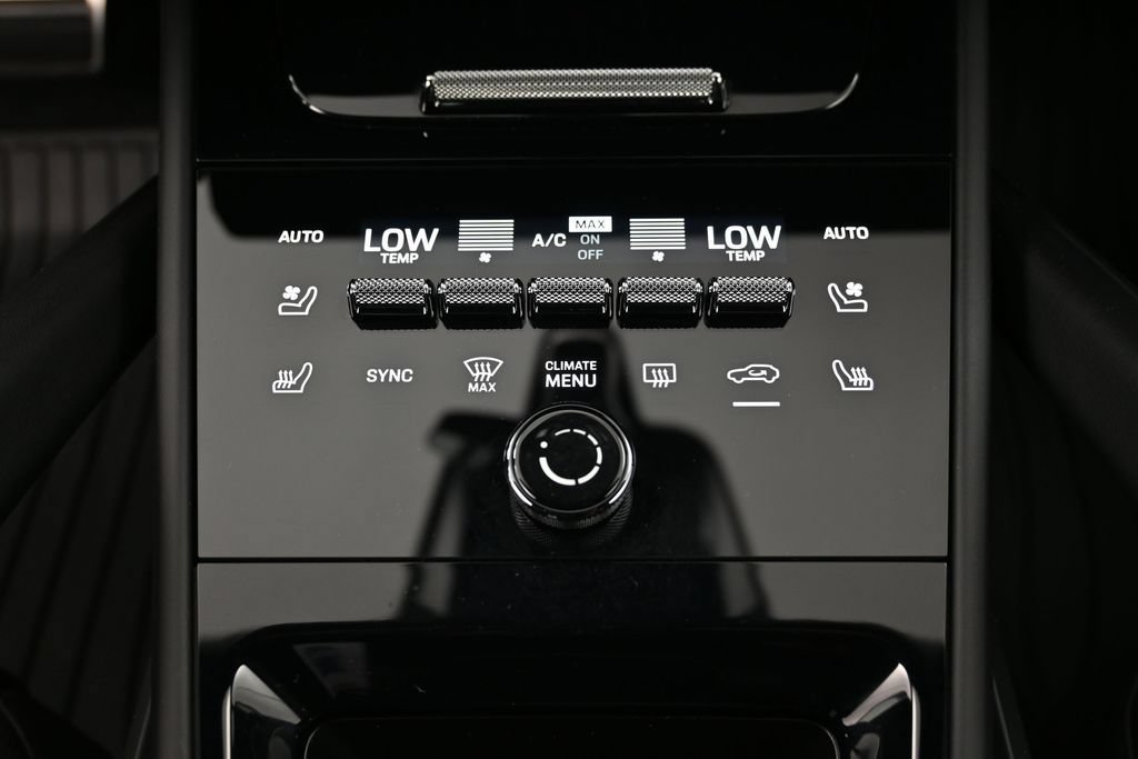 Certified 2025 Porsche Cayenne Turbo GT AWD/4WD image 18