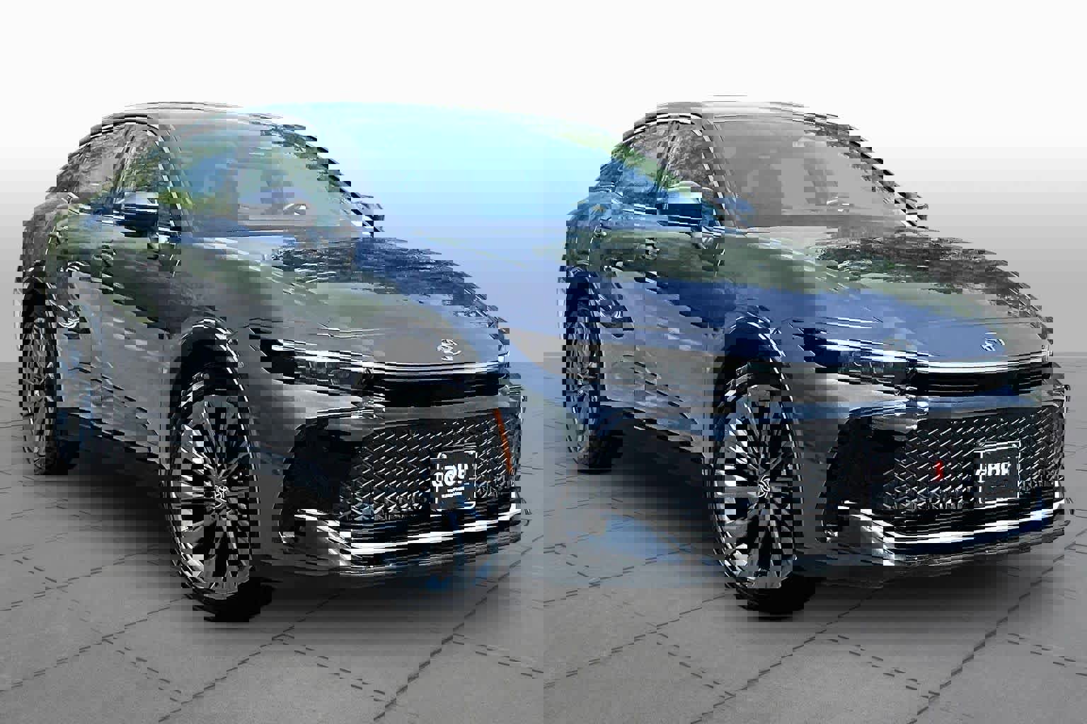 Used 2024 Toyota Crown Limited w/ Advanced Technology Package image 3