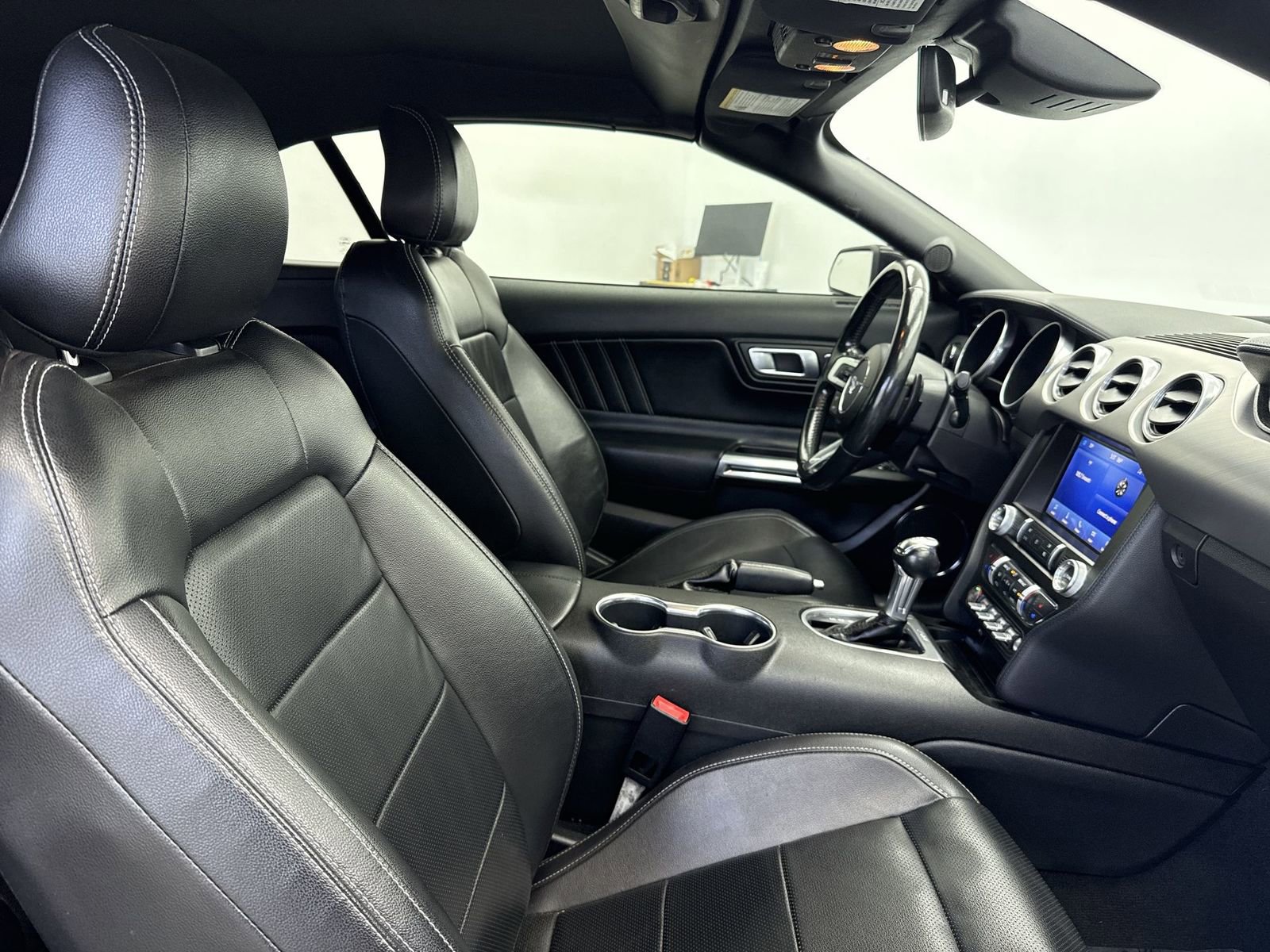 Used 2022 Ford Mustang Premium RWD image 33