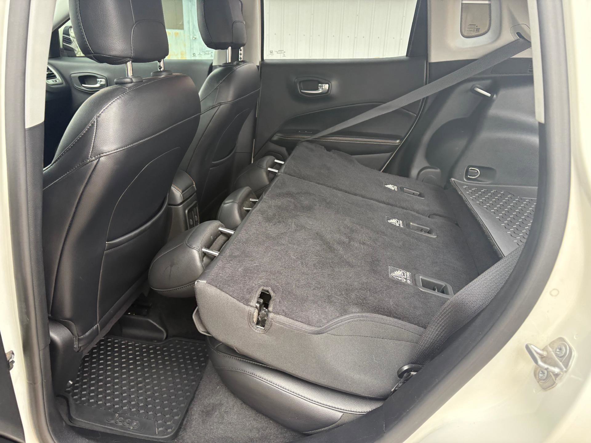 Used 2018 Jeep Compass Latitude w/ Popular Equipment Group image 11