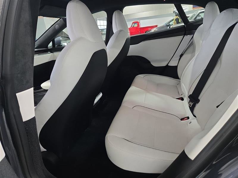 Used 2021 Tesla Model S Plaid image 9
