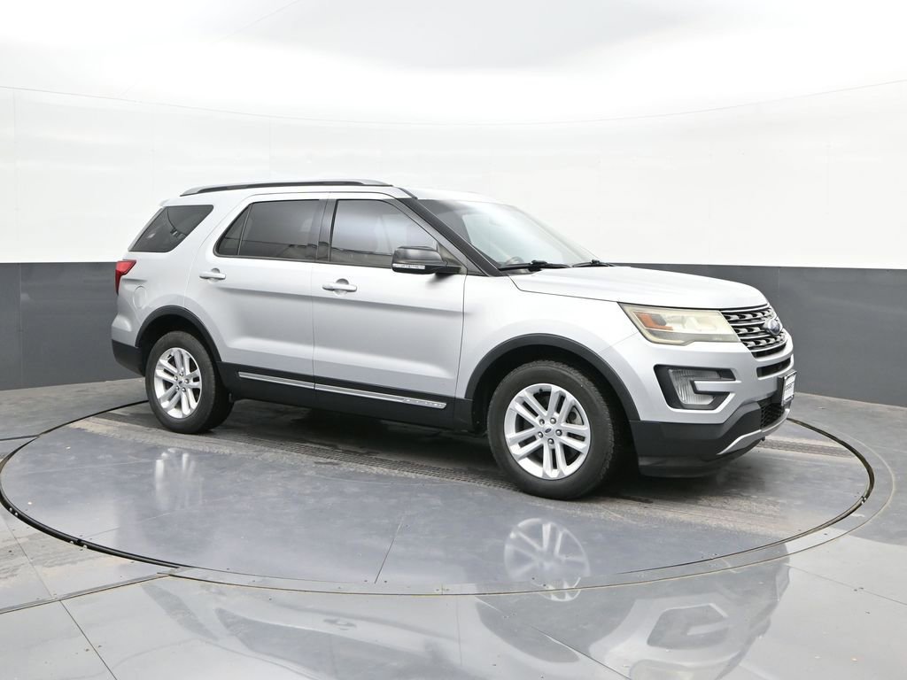 Used 2017 Ford Explorer XLT FWD image 16