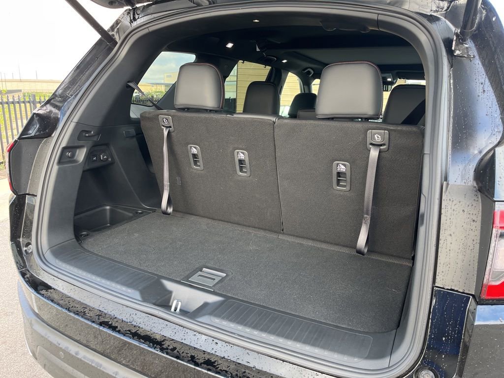 Certified 2025 Honda Pilot Black Edition image 10
