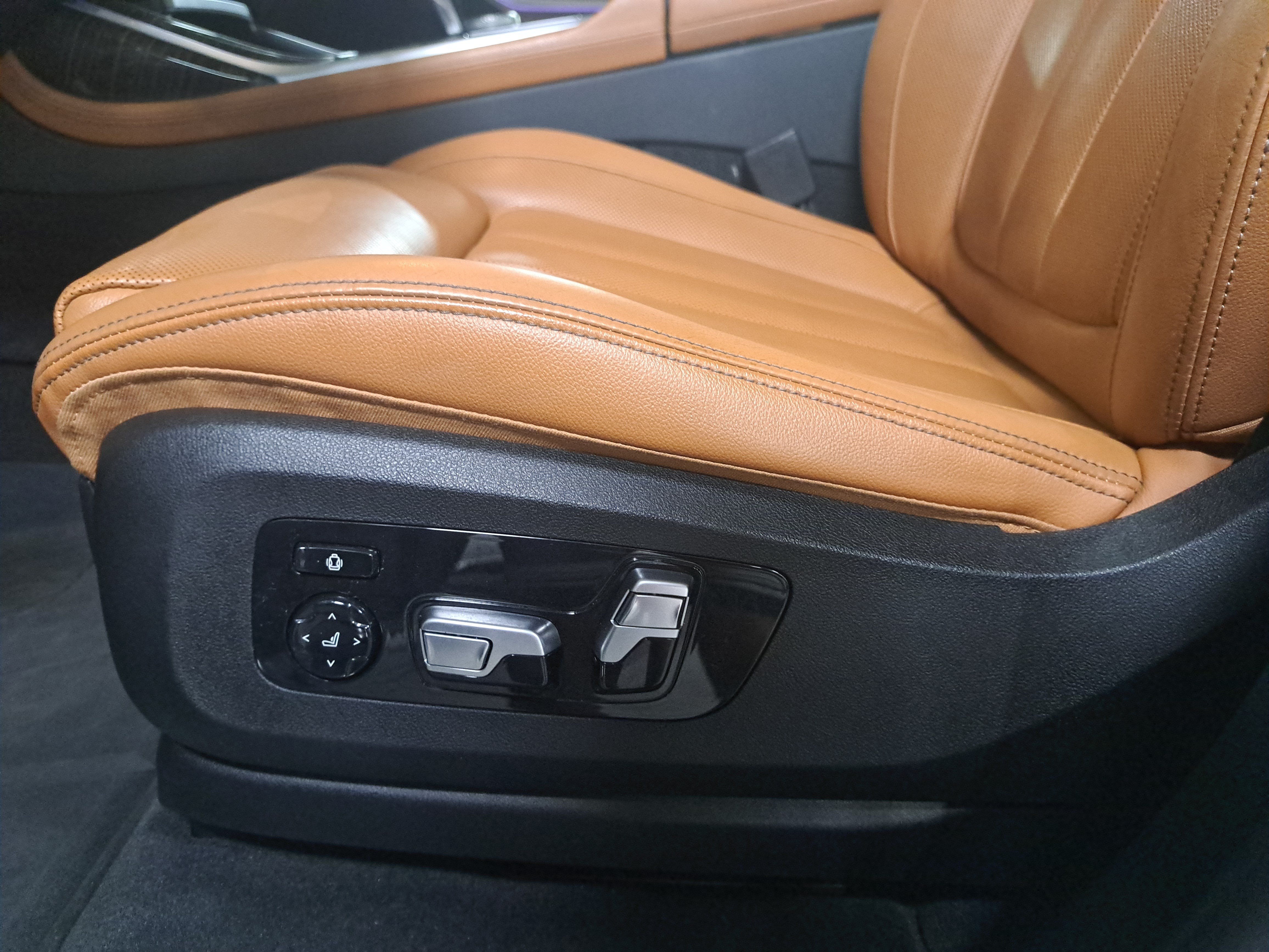 Used 2020 BMW X7 xDrive40i w/ Luxury Seating Package AWD/4WD image 29