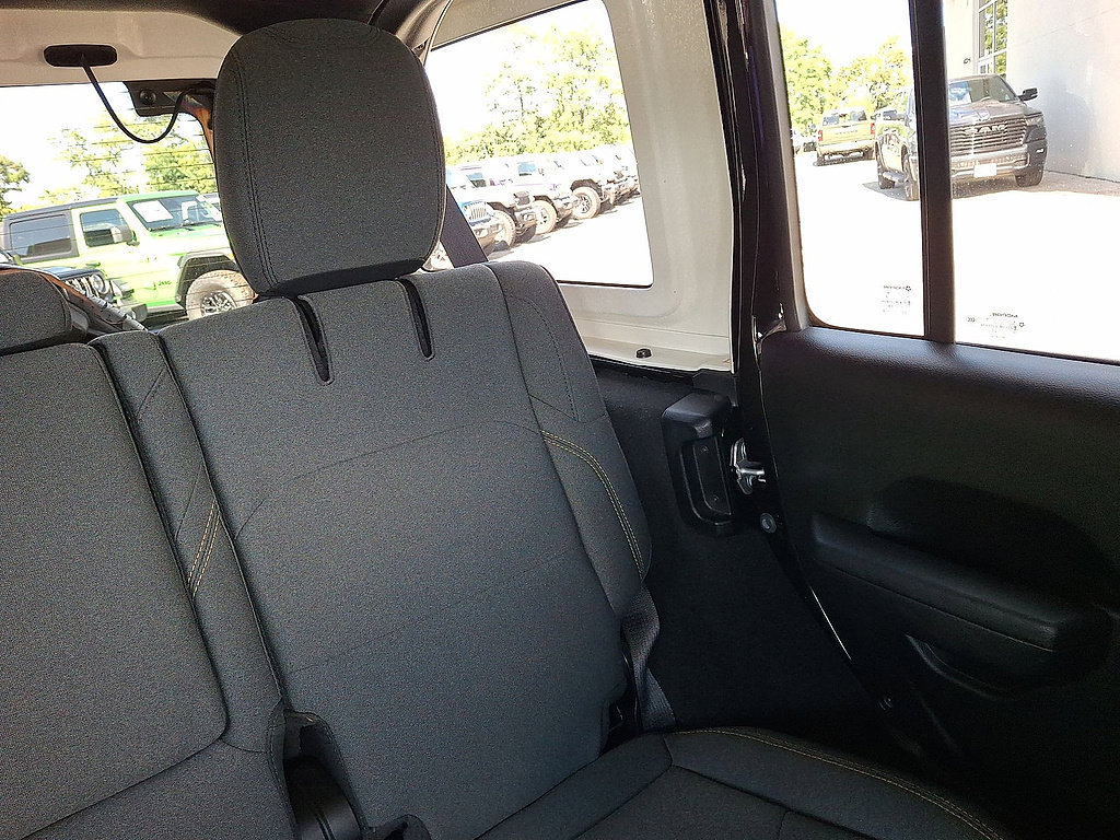Used 2024 Jeep Wrangler Unlimited w/ Convenience Group AWD/4WD image 14