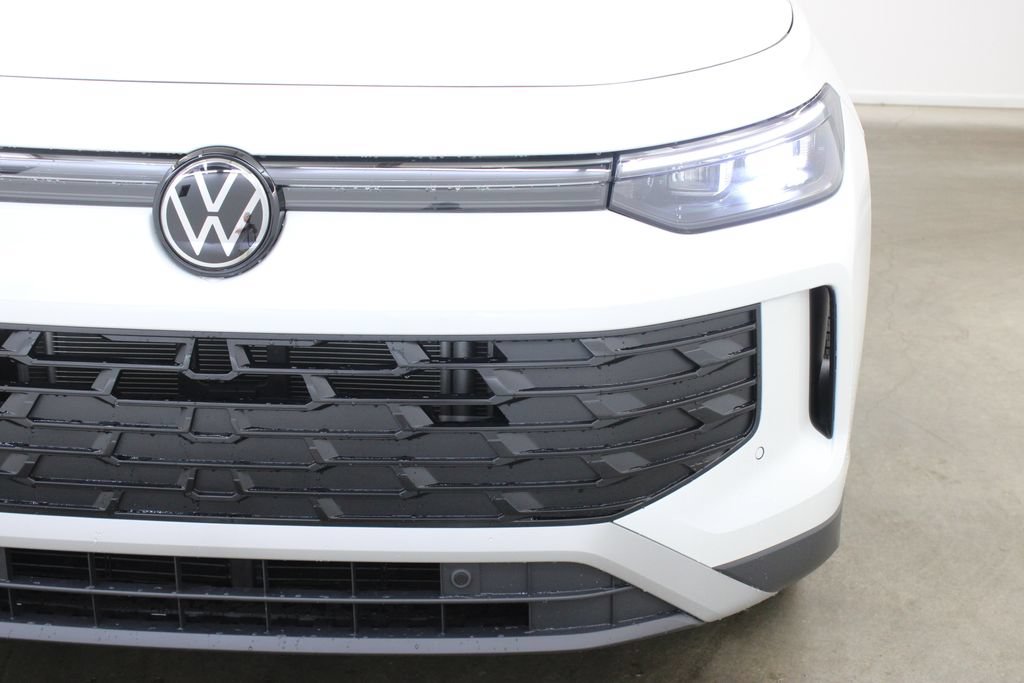 New 2026 Volkswagen Tiguan SE FWD image 8