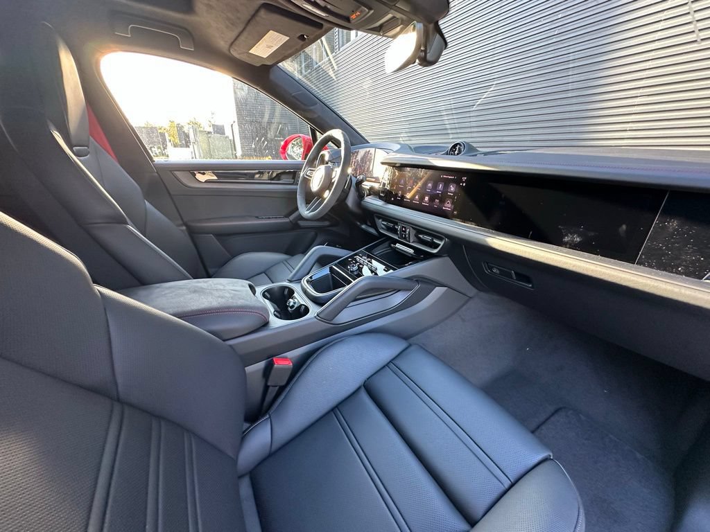 Used 2026 Porsche Cayenne GTS AWD/4WD image 38