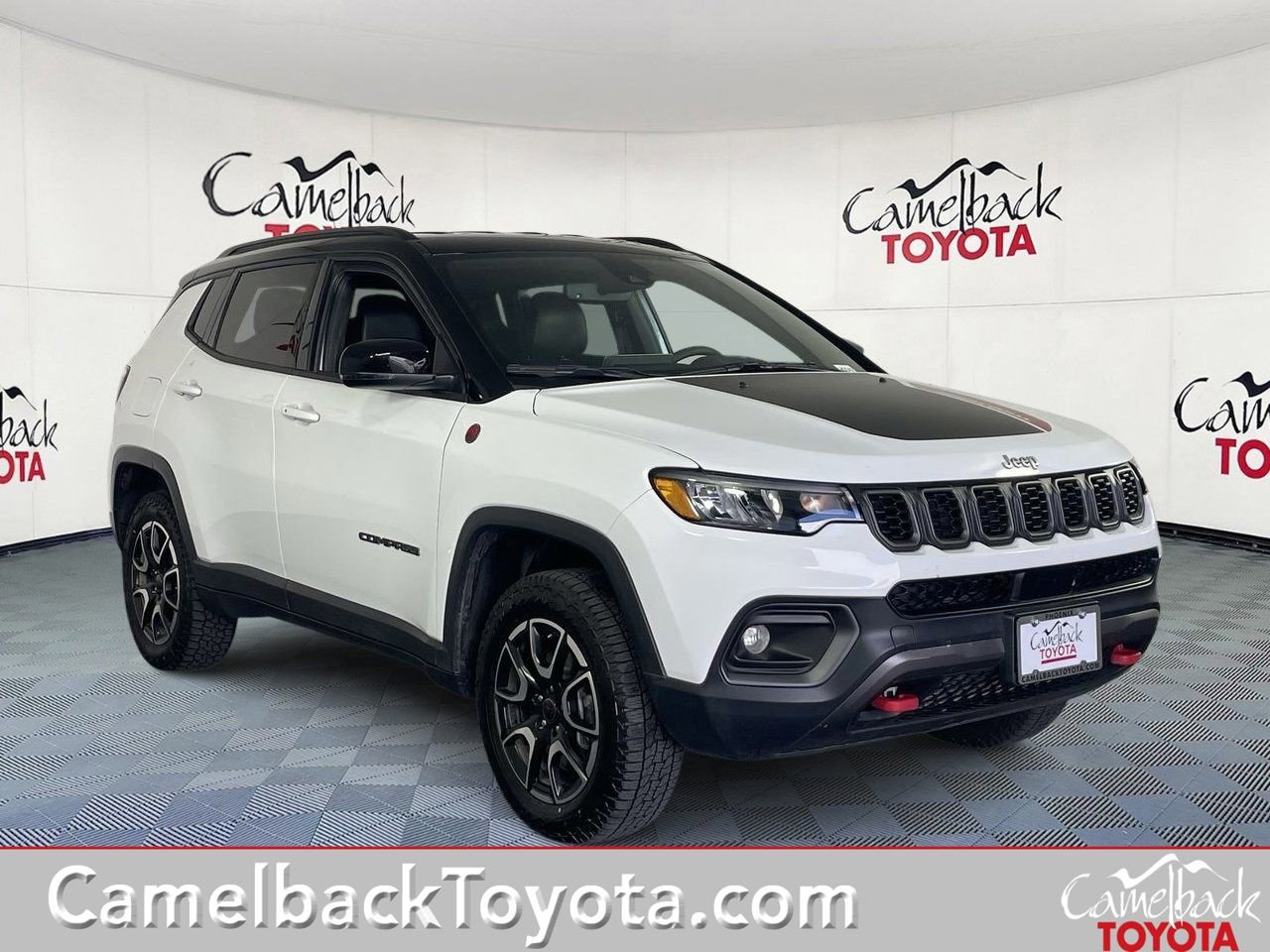 Used 2025 Jeep Compass Trailhawk AWD/4WD image 1