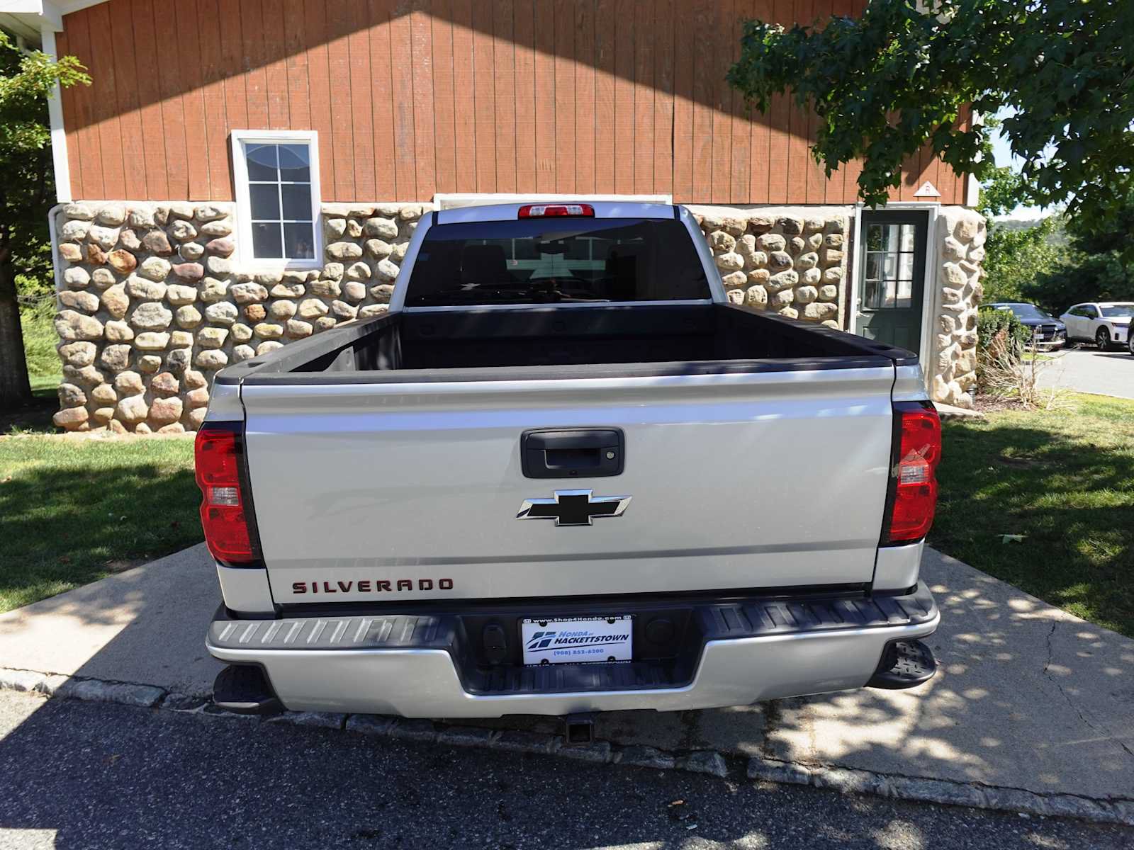 Used 2017 Chevrolet Silverado 1500 LT w/ Redline Edition AWD/4WD image 7