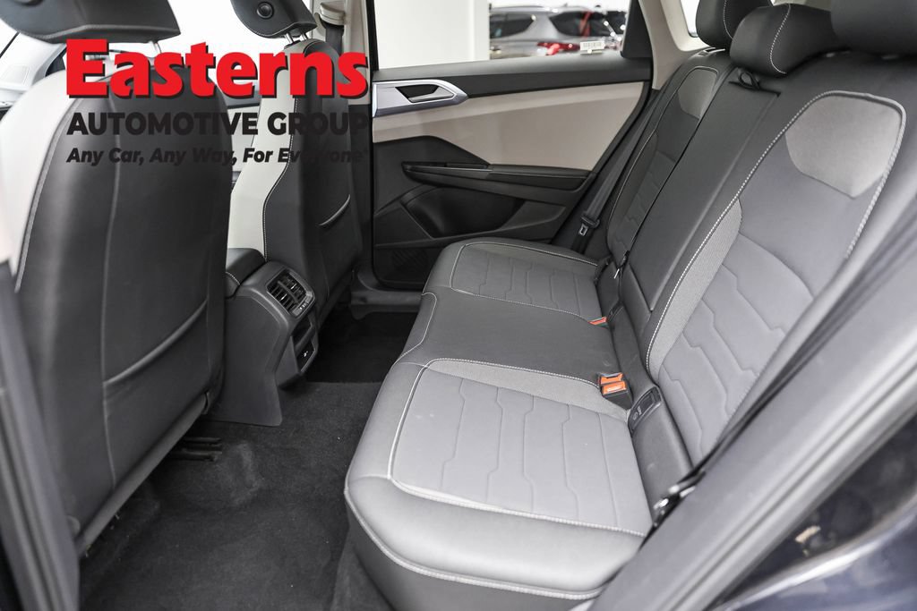 Used 2025 Volkswagen Taos SE FWD image 21