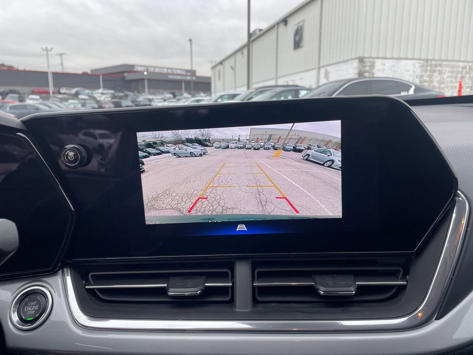 Used 2025 Chevrolet Trax LT w/ LT Convenience Package image 17