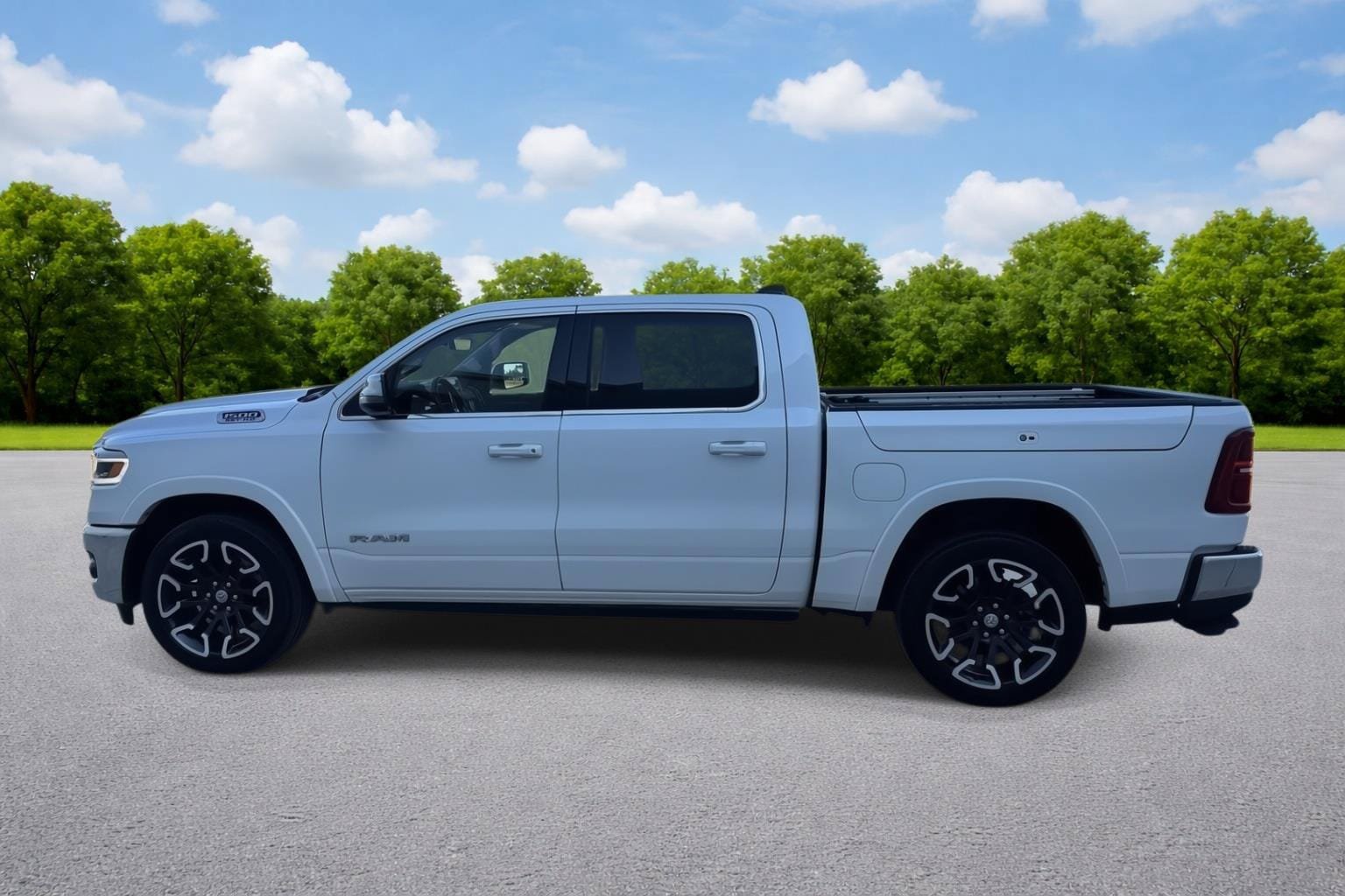 Used 2025 RAM 1500 Limited AWD/4WD image 5