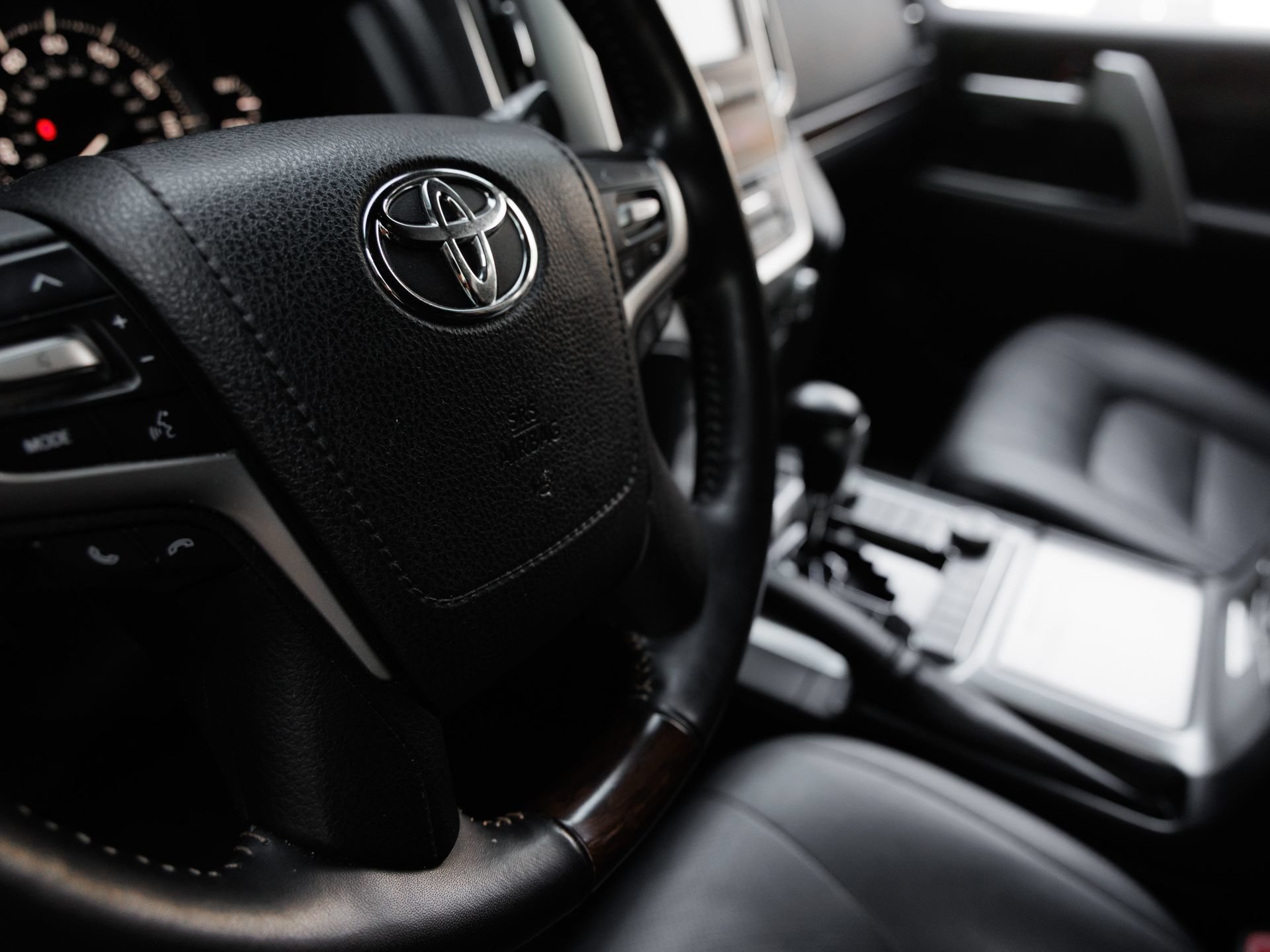 Used 2020 Toyota Land Cruiser Heritage Edition AWD/4WD image 18