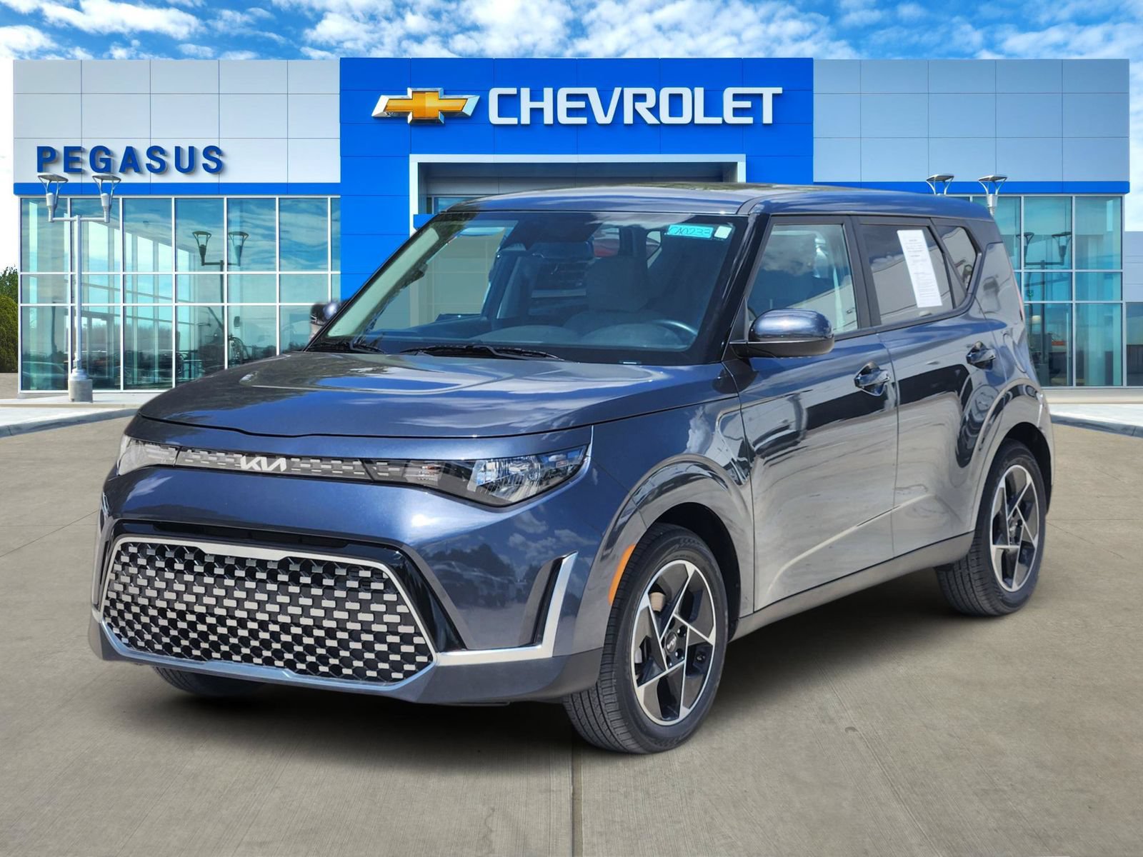 Used 2025 Kia Soul EX FWD image 2