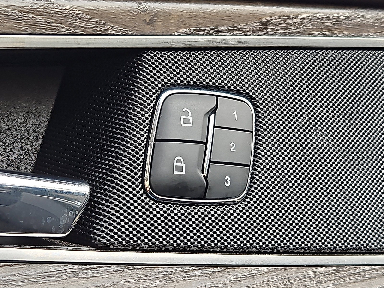 Used 2020 Lincoln Nautilus Reserve image 25