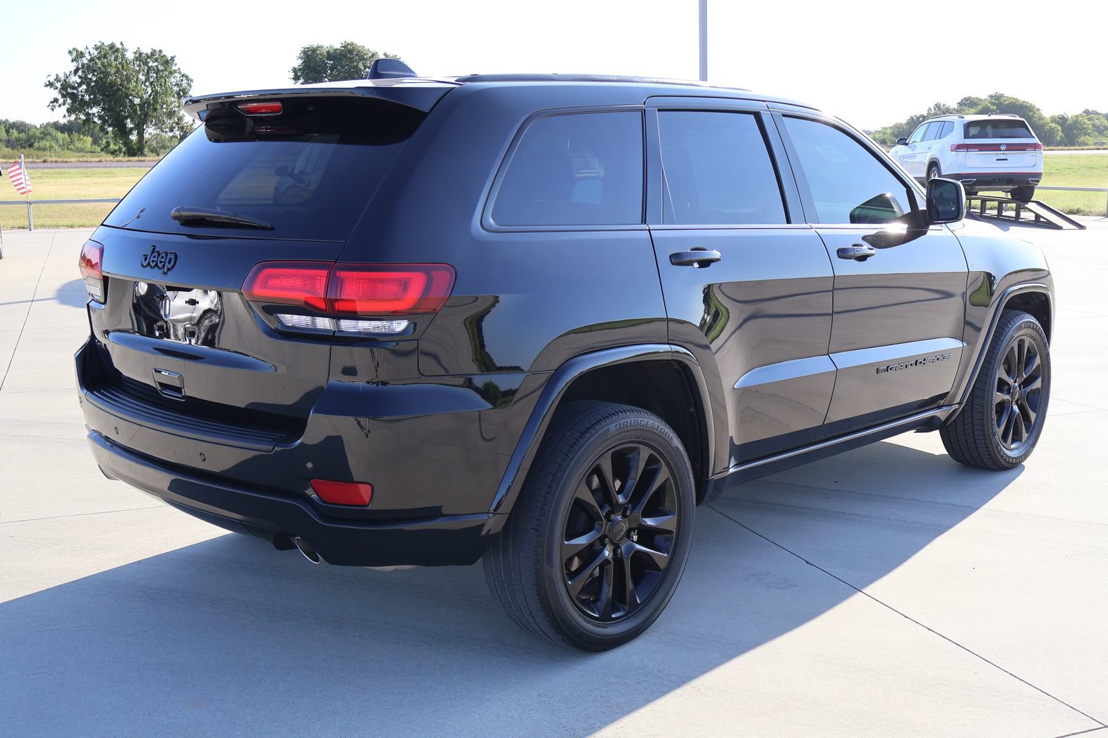 Used 2022 Jeep Grand Cherokee Laredo X AWD/4WD image 6