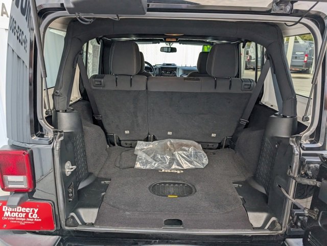 Used 2017 Jeep Wrangler Unlimited Sahara w/ Connectivity Group image 21