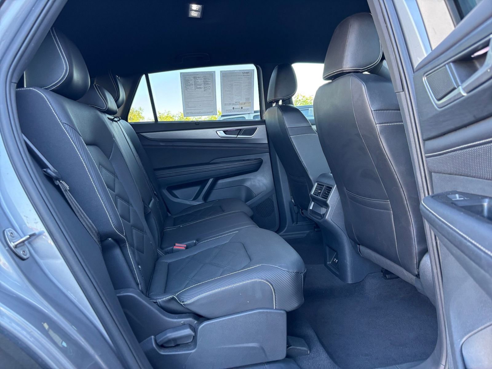 Used 2025 Volkswagen Atlas Cross Sport SE FWD image 28