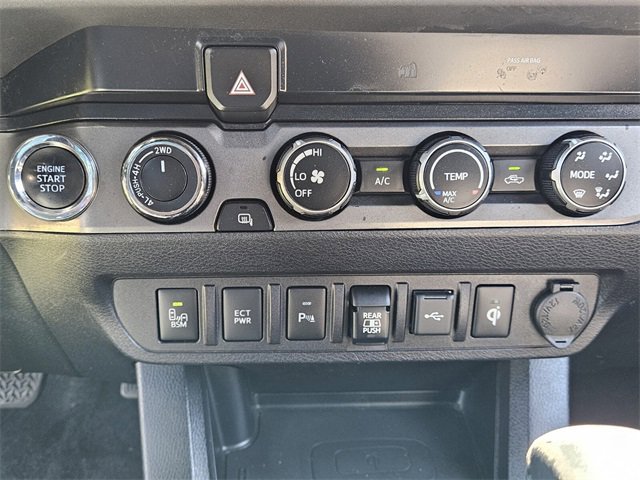 Used 2020 Toyota Tacoma TRD Off-Road w/ Technology Package image 19