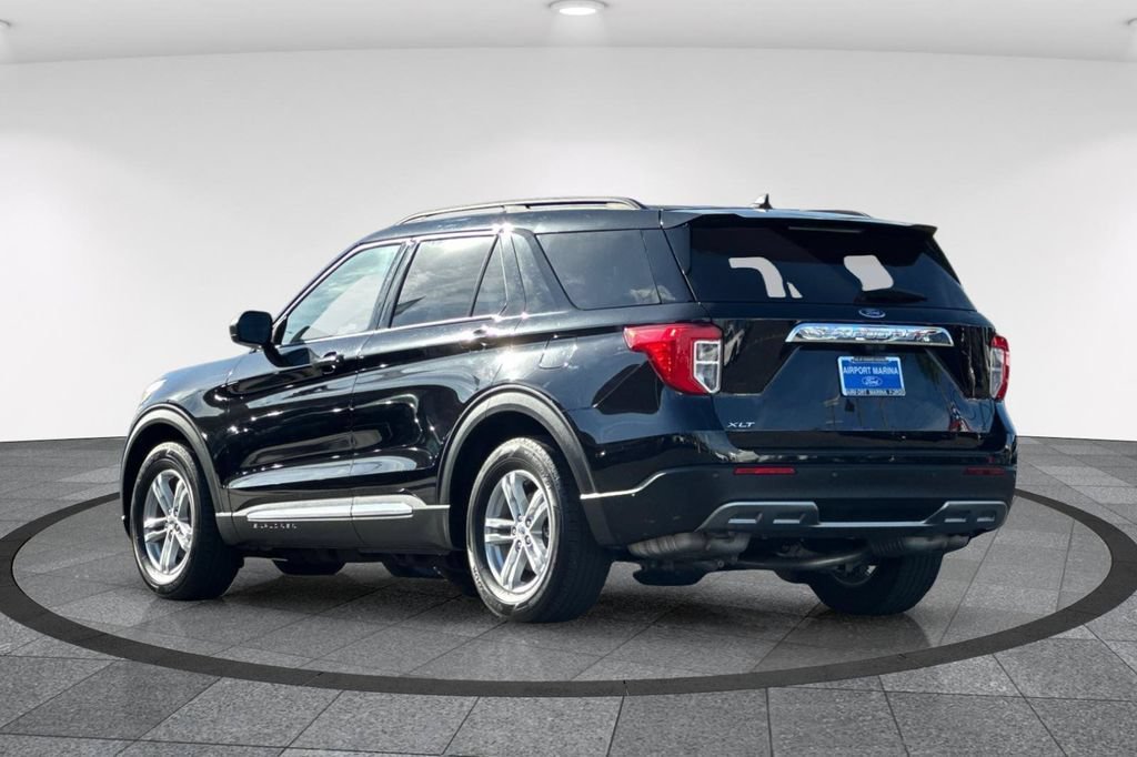 Certified 2023 Ford Explorer XLT w/ Equipment Group 202A RWD image 9
