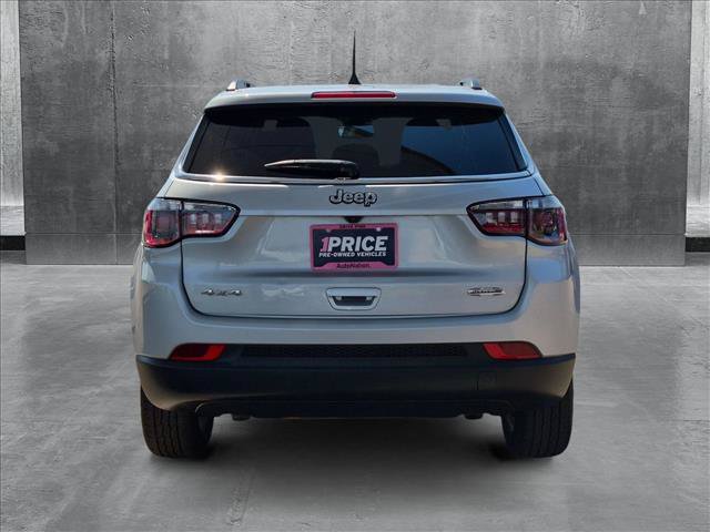 Used 2025 Jeep Compass Latitude AWD/4WD image 5