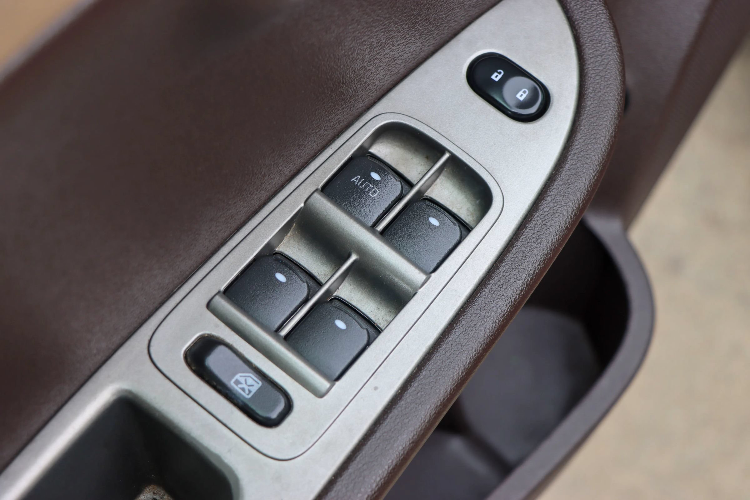 Used 2009 Chevrolet Malibu LTZ FWD image 14