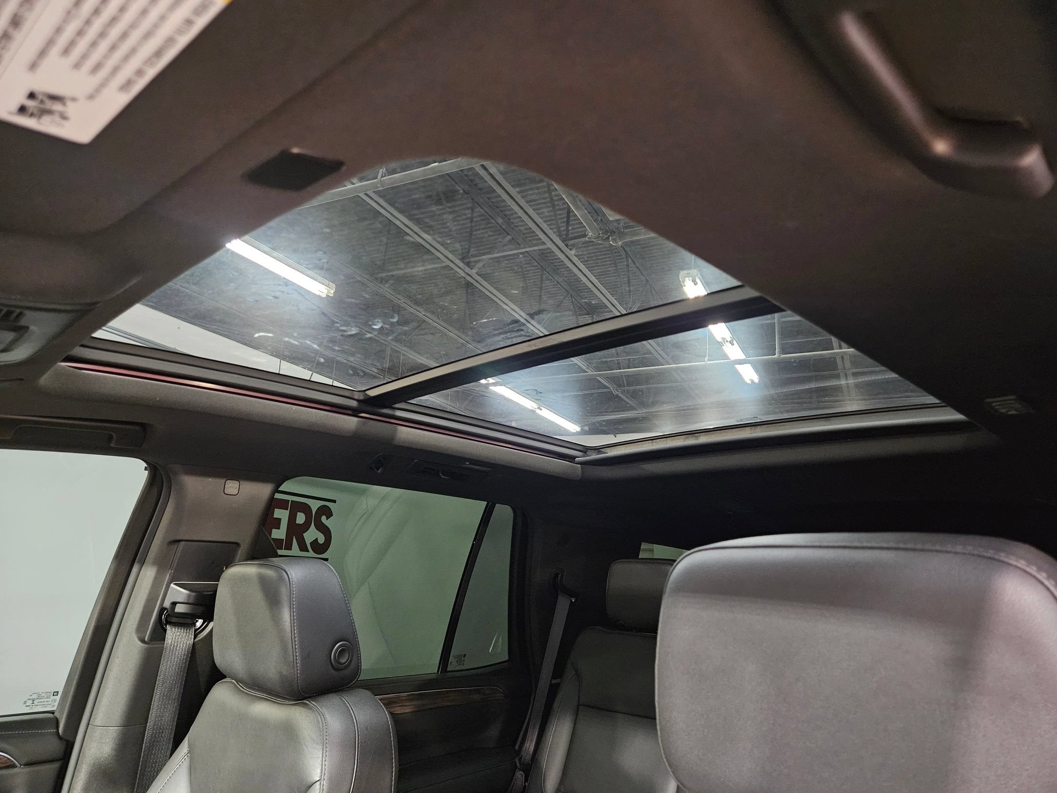 Used 2021 Chevrolet Tahoe Z71 w/ Luxury Package AWD/4WD image 26
