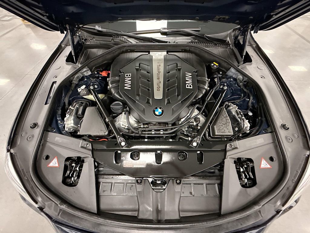 Used 2015 BMW 750Li image 28