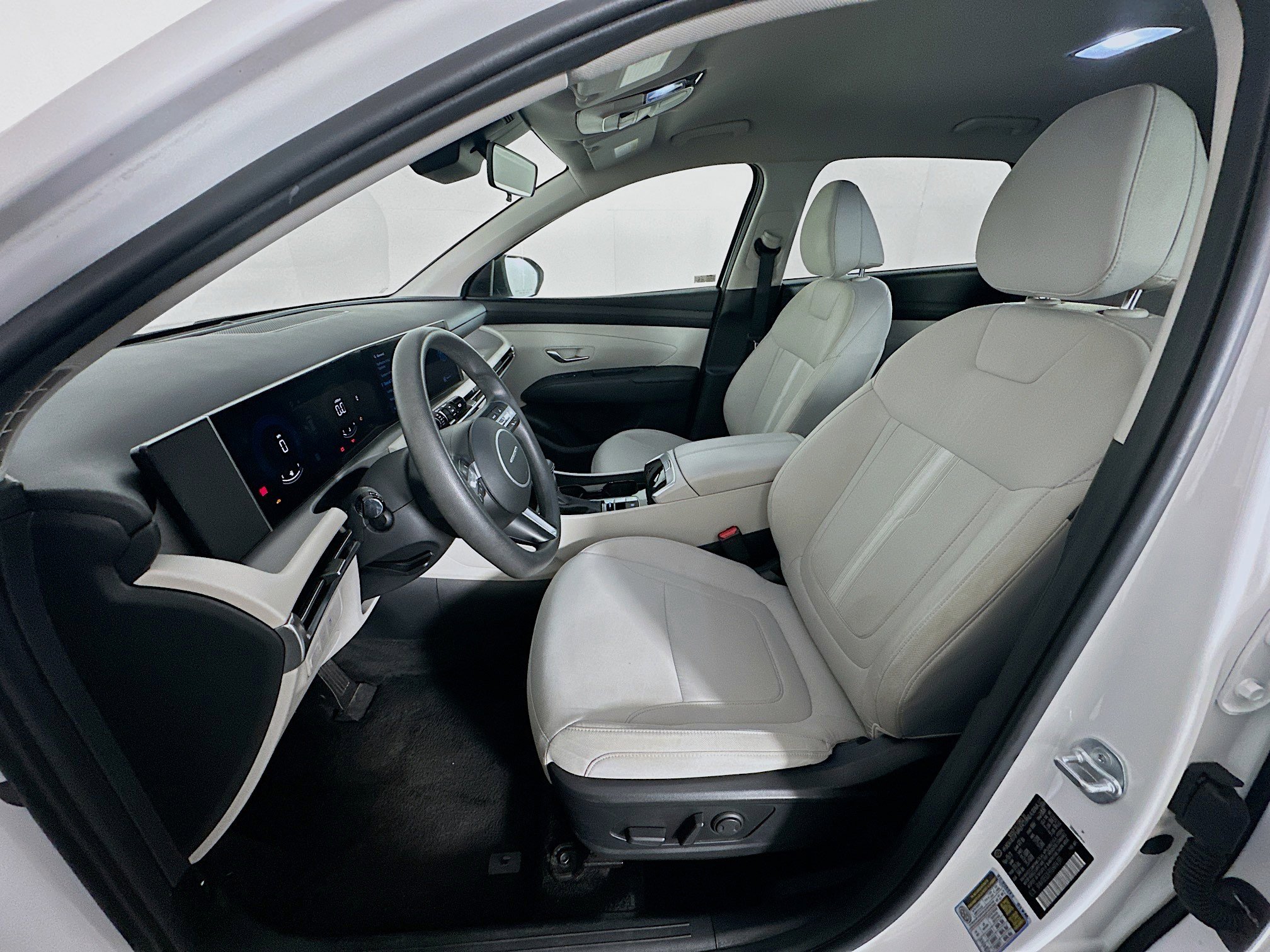 Used 2025 Hyundai Tucson SEL FWD image 13