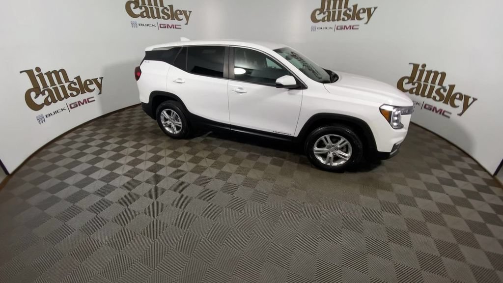 Used 2023 GMC Terrain SLE AWD/4WD image 2