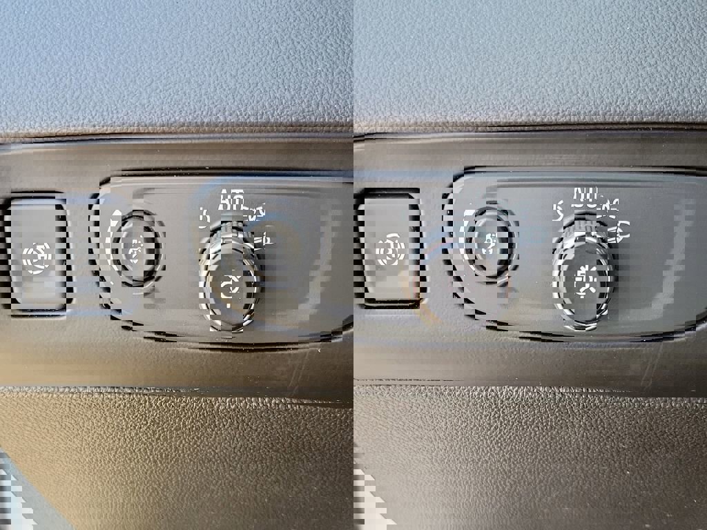 Used 2021 Buick Enclave Essence image 20