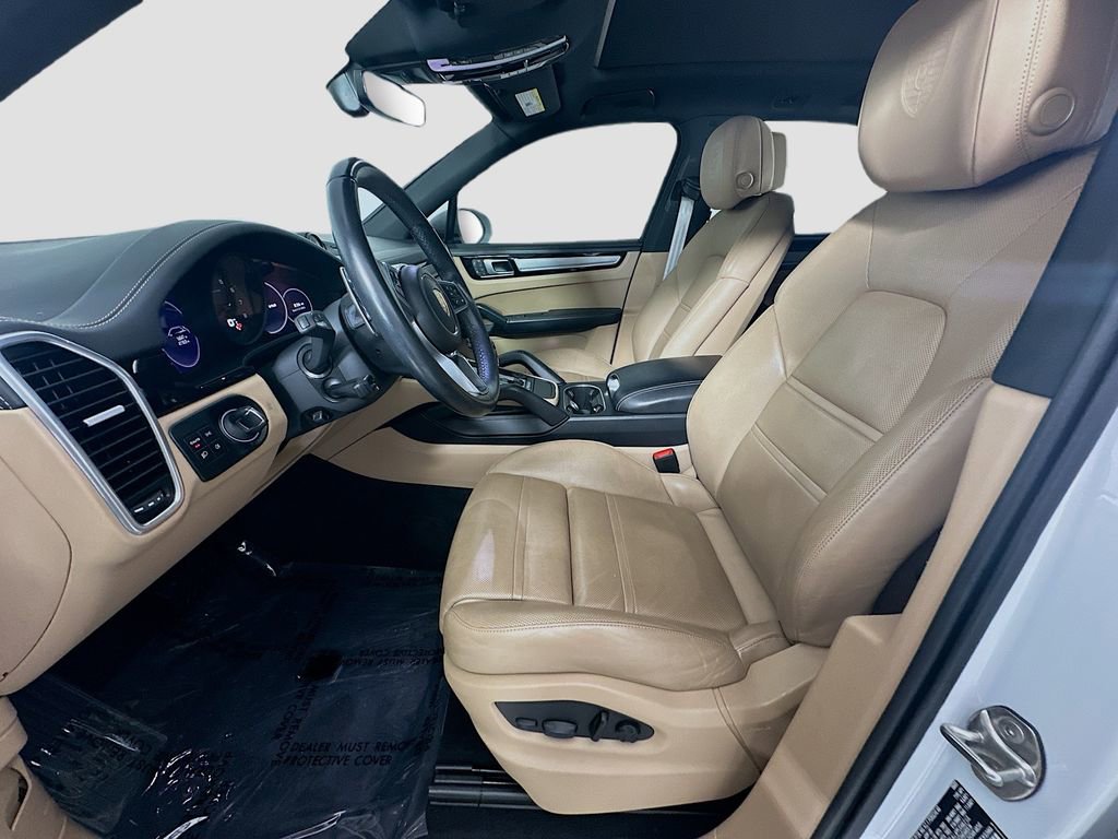 Certified 2022 Porsche Cayenne Platinum Edition image 5