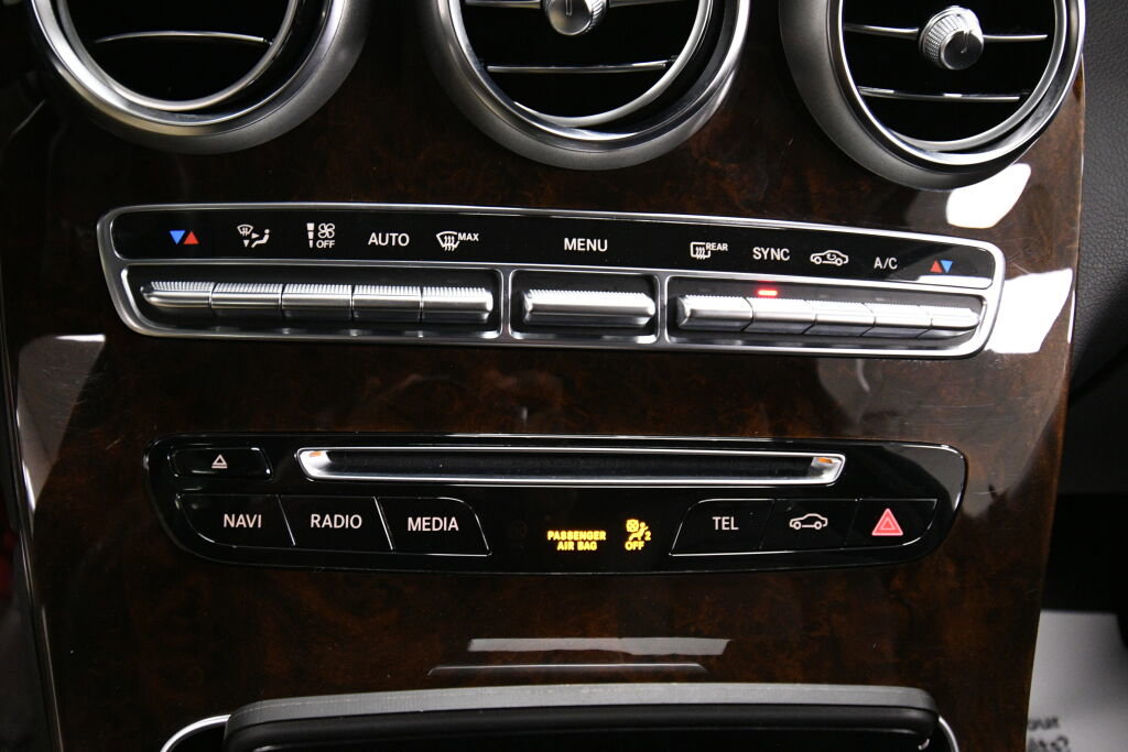Used 2019 Mercedes-Benz GLC 300 4MATIC image 16