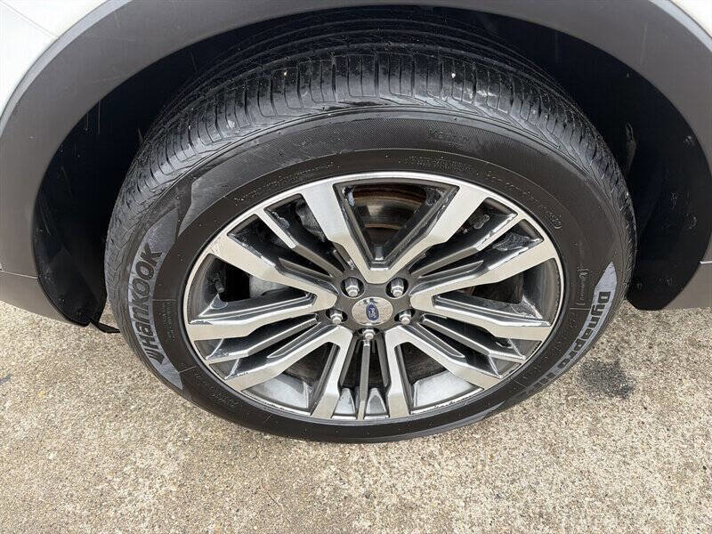 Used 2017 Ford Explorer Platinum image 9