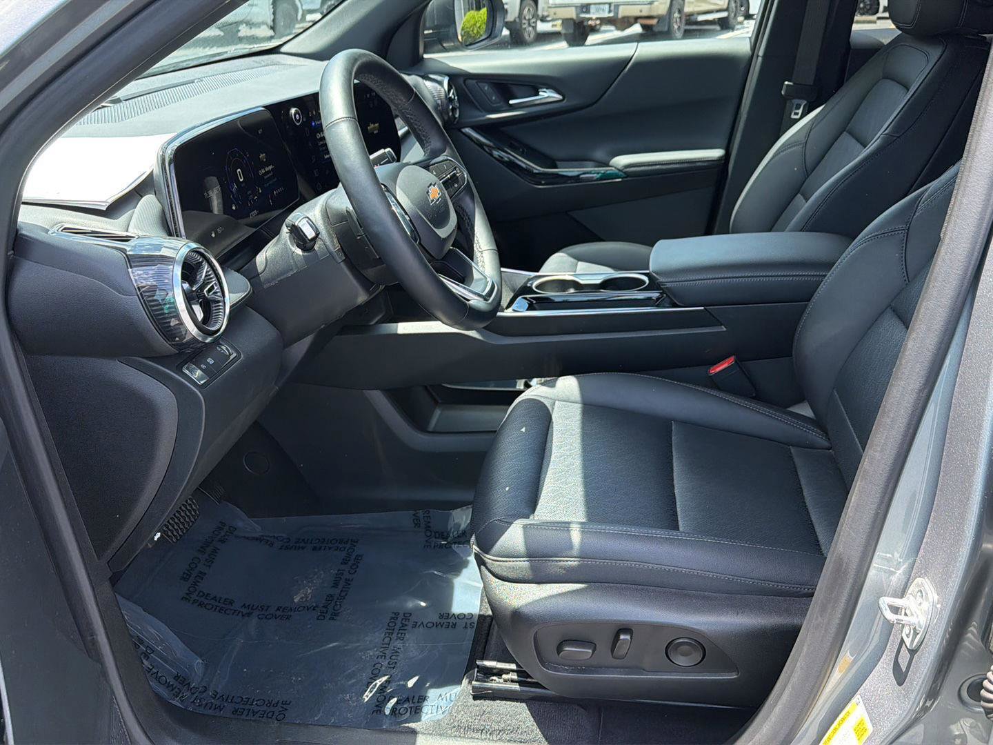 Used 2025 Chevrolet Equinox LT w/ Convenience Package II FWD image 10