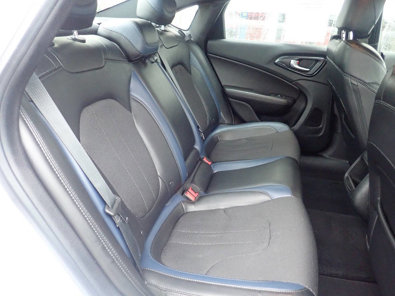Used 2015 Chrysler 200 S image 33