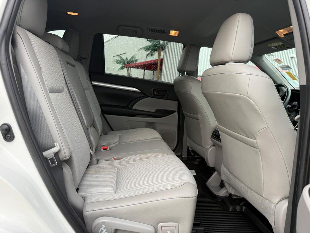 Certified 2019 Toyota Highlander Plus AWD/4WD image 12